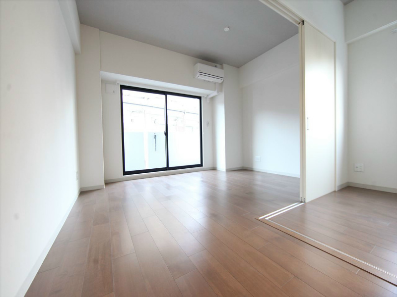 バルコニー　ＬＤＫ11.8帖　バルコニー　エアコン完備