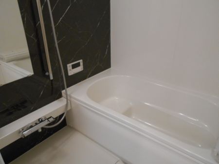 バス・シャワールーム　『ＭＡＹ・ＣＡＳＴＬＥ』反転イメージ