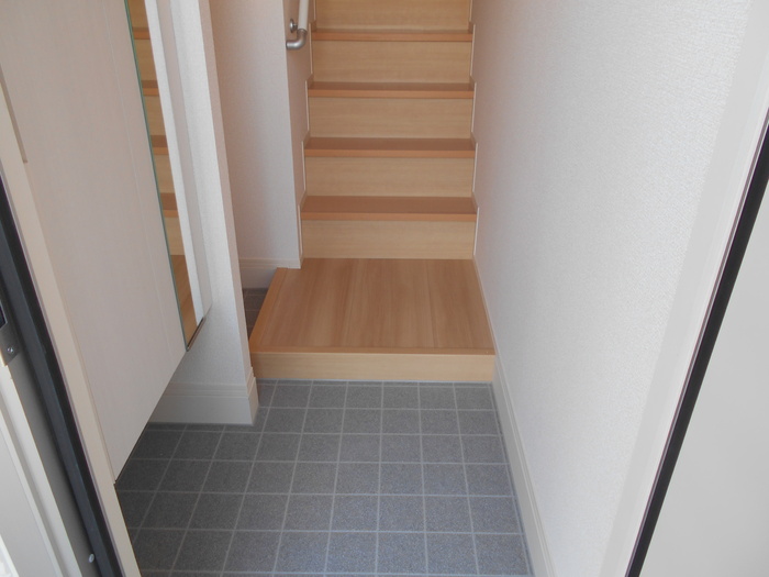 玄関　『ＭＡＹ・ＣＡＳＴＬＥ』反転イメージ