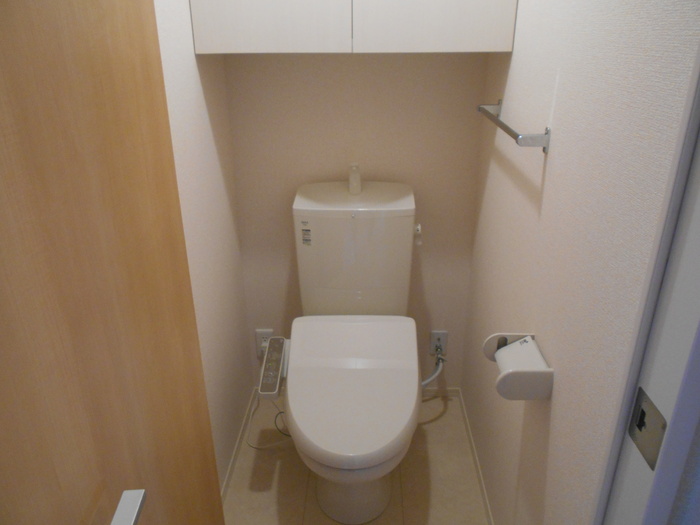 トイレ　『ＭＡＹ・ＣＡＳＴＬＥ』反転イメージ