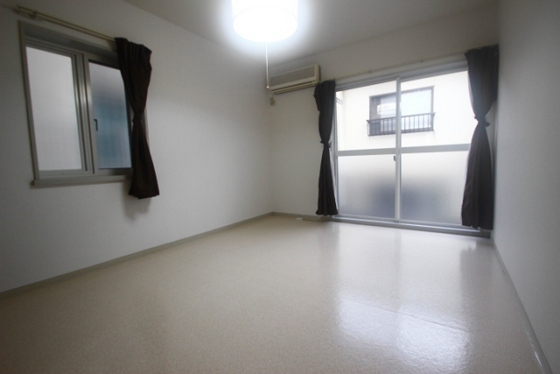 居室・リビング　※別号室の写真です