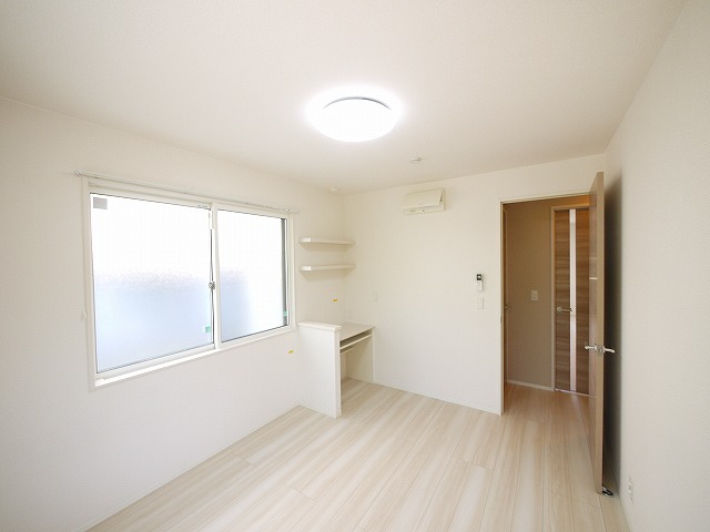 その他部屋・スペース　落ち着いて過ごせるお部屋なので、寝室にいかがでしょうか