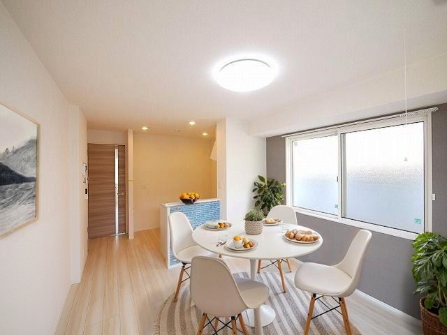 居室・リビング　CGで家具等を配置したもので家具等は含まれません