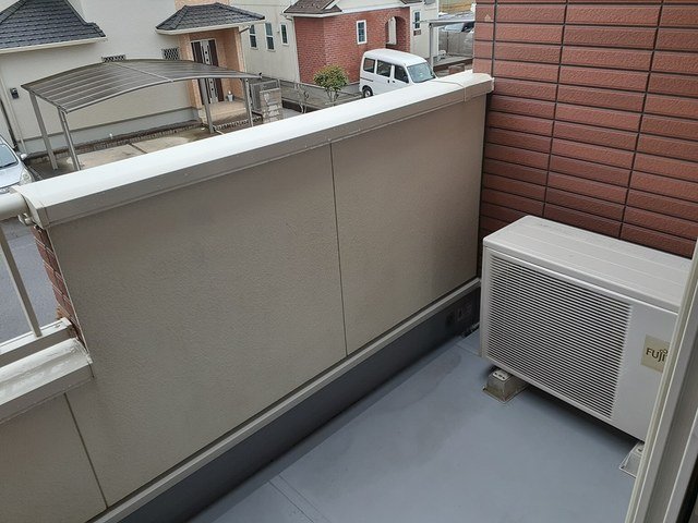 バルコニー　暖かな日差しのふりそそぐバルコニー