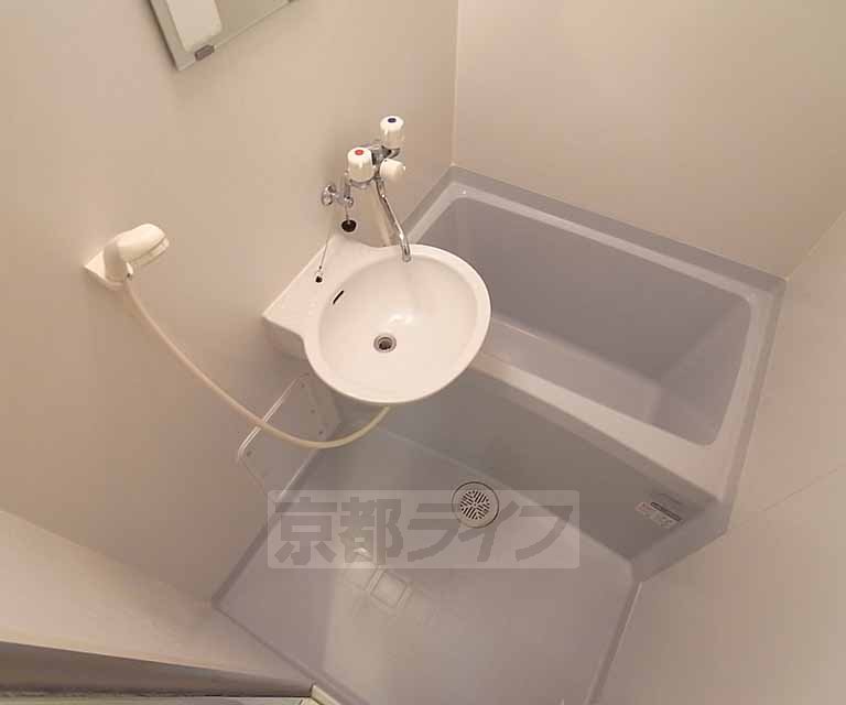 バス・シャワールーム　きれいな浴室です。