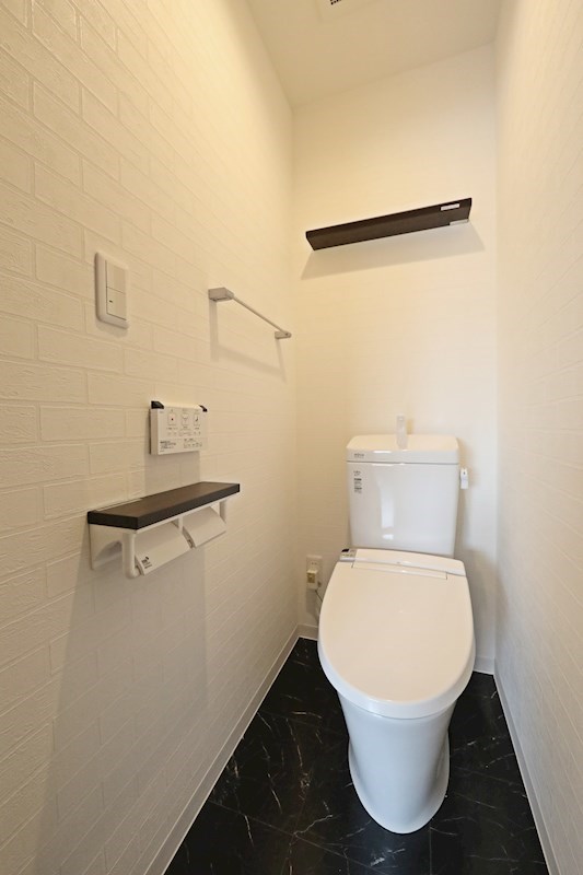トイレ　温水洗浄便座