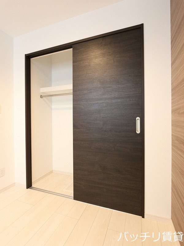 収納　※実際はホワイトベースのお部屋です。同型タイプの為、現状を優