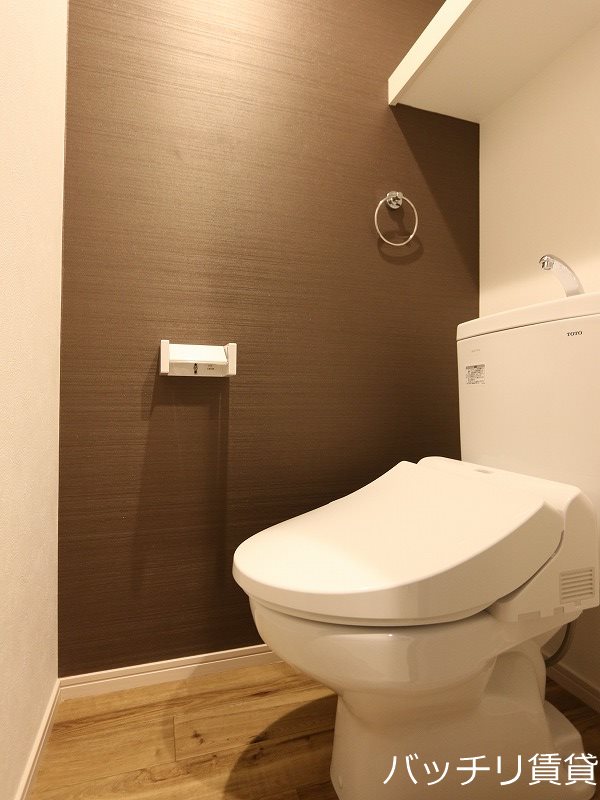 トイレ　※実際はホワイトベースのお部屋です。同型タイプの為、現状を優