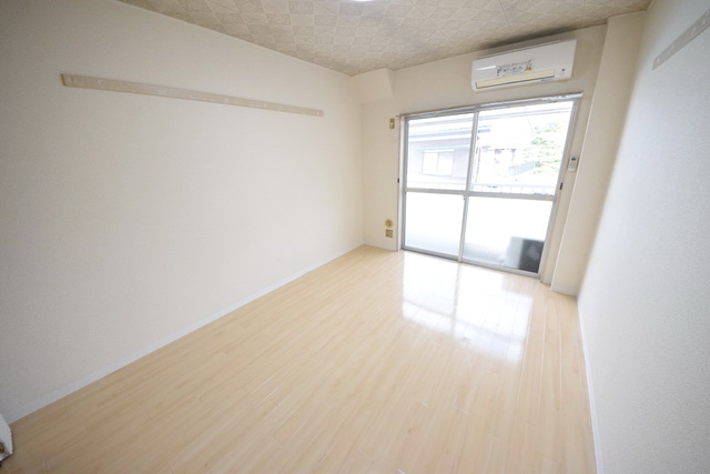 居室・リビング　明るいリビング