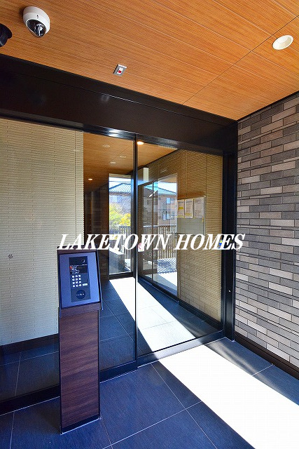 エントランス　オートロック付きのエントランスです。