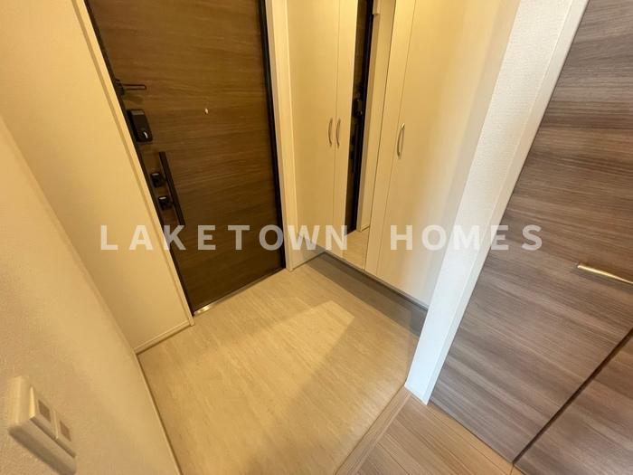 玄関　玄関ホールと玄関収納です。