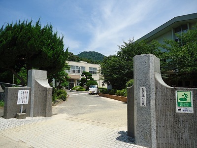 その他　勝山小学校（その他）まで900m