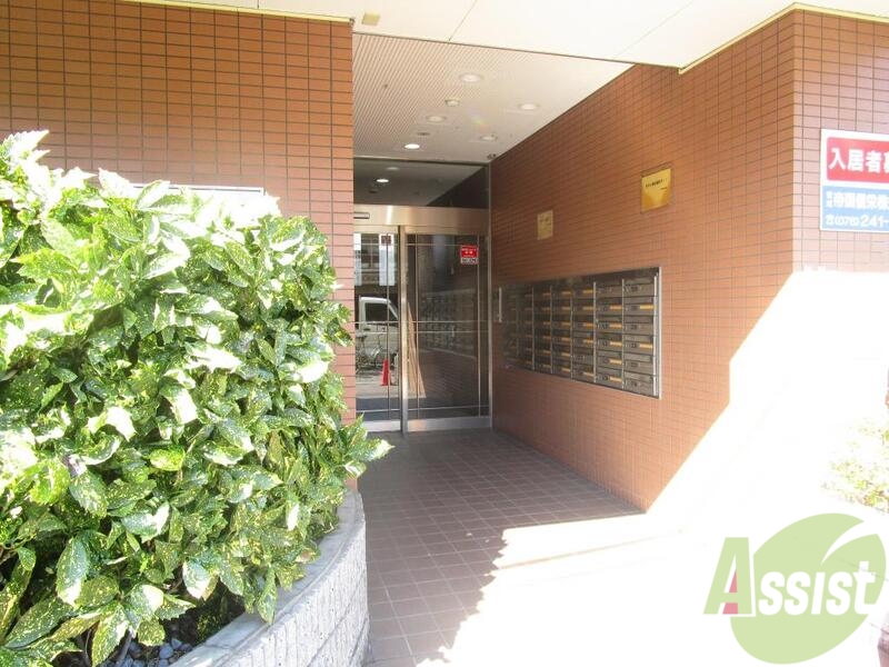 エントランス　広めのエントランスです！