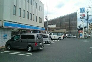 コンビニ　ローソン 久留米市場通店（コンビニ）まで732m