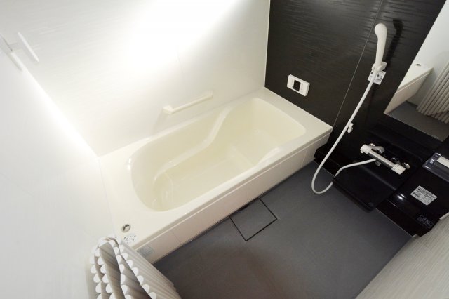 バス・シャワールーム　浴室乾燥・追い炊き機能付きで便利☆