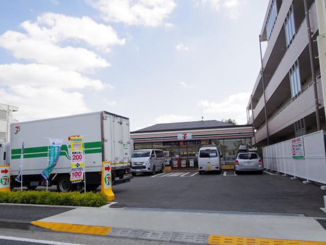 コンビニ　セブンイレブン（コンビニ）まで152m