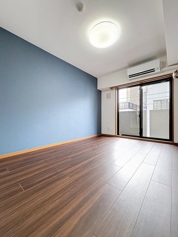 居室・リビング　☆明るい洋室☆