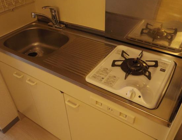 キッチン　別部屋の写真を使用しております。