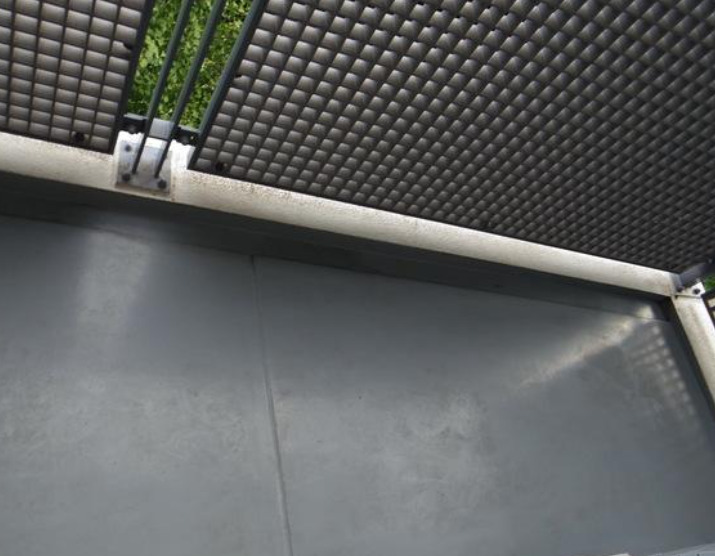 バルコニー　別部屋の写真を使用しております。