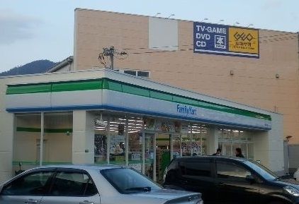 コンビニ　ファミリーマート（コンビニ）まで230m