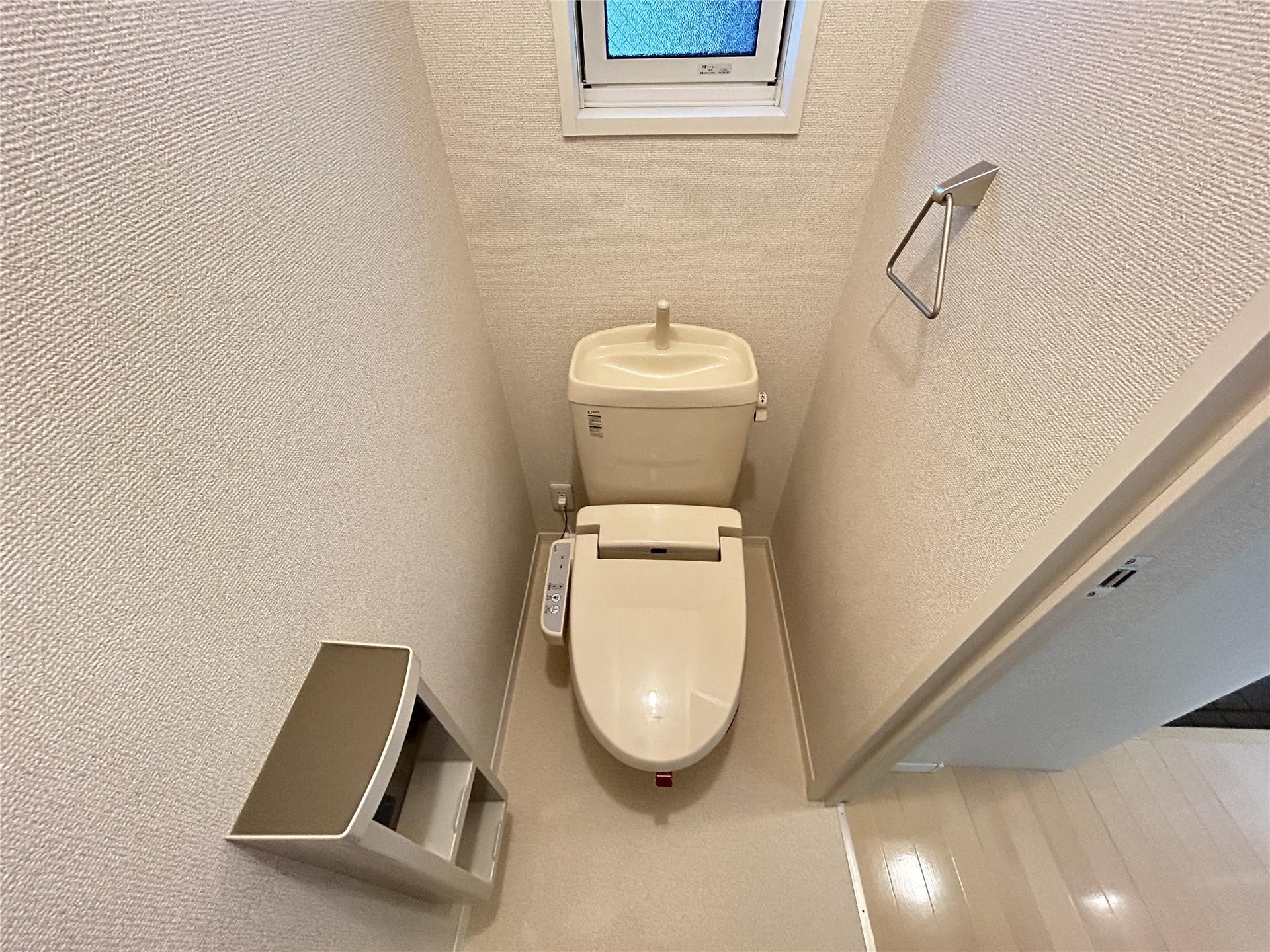 トイレ　温水洗浄暖房便座付トイレ