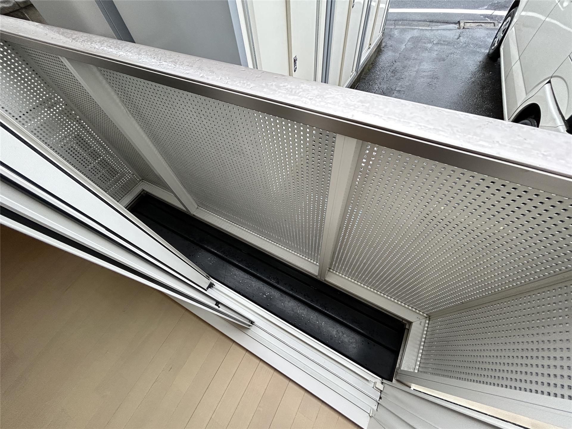 バルコニー　窓てすり