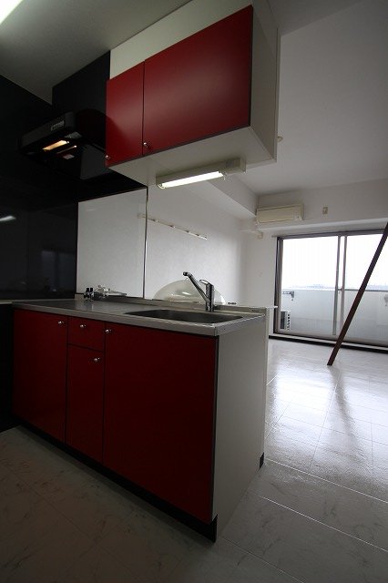 キッチン　同物件別号室のものです。