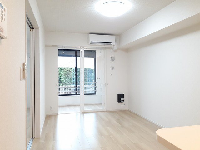 居室・リビング　こちらのリビングで趣味の時間をお楽しみください