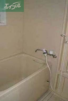 バス・シャワールーム　同物件の別のお部屋の写真です。実際とは異なります。