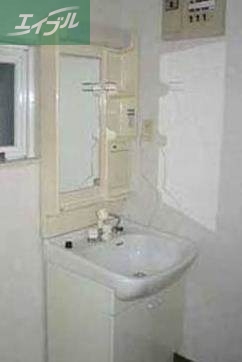 洗面設備　同物件の別のお部屋の写真です。実際とは異なります。