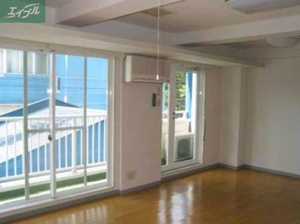 居室・リビング　同物件の別のお部屋の写真です。実際とは異なります。