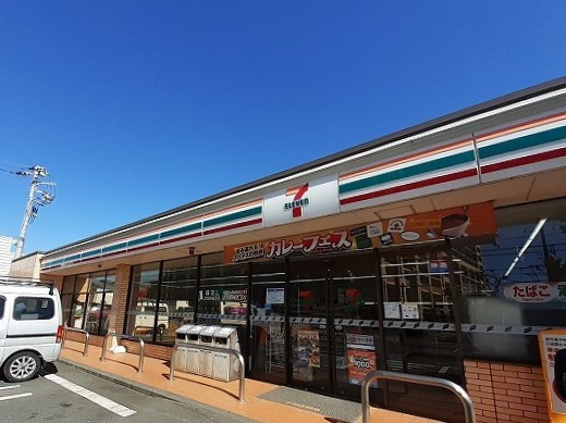 コンビニ　セブンイレブン（コンビニ）まで130m