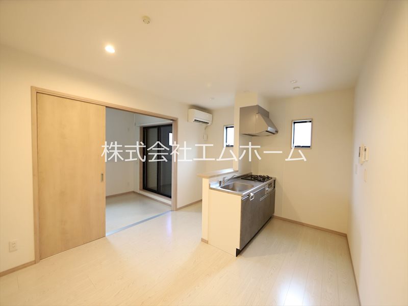 居室・リビング　ＬＤＫ9.1帖　カウンターキッチン　エアコン付