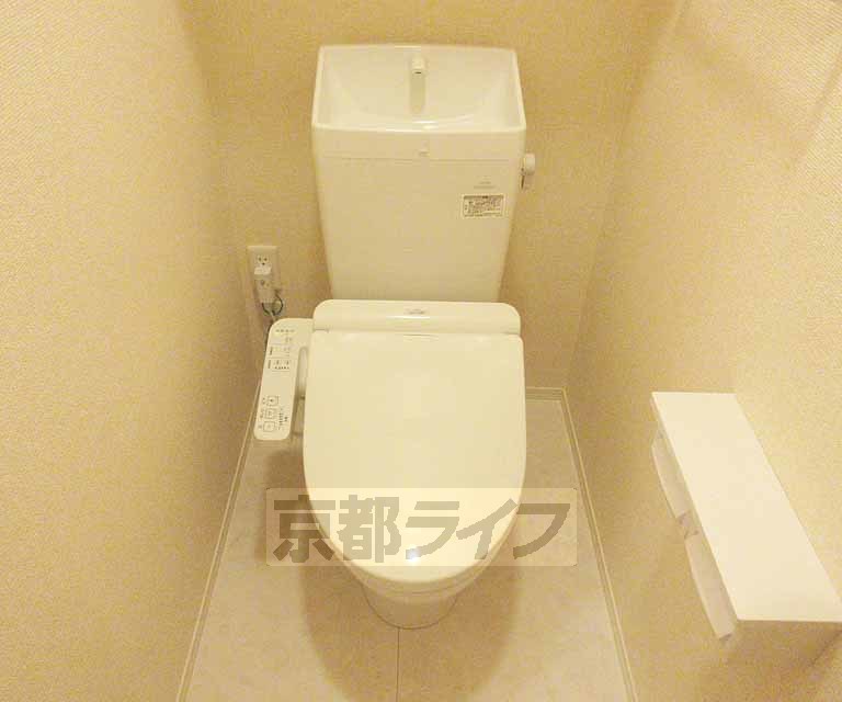 トイレ　勿論ウォシュレット付き