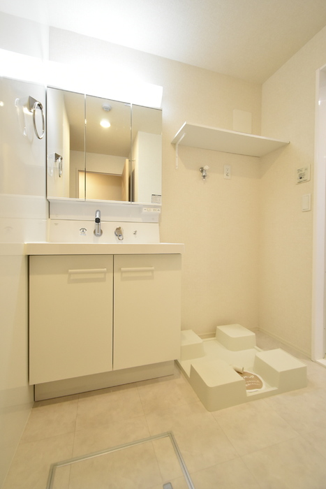 洗面設備　シャワー付き洗面台♪