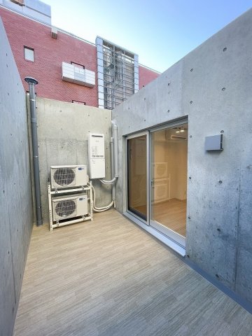 バルコニー　開放的で明るい空間を演出してくれるバルコニーです