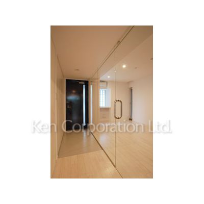 玄関　同タイプ1階のお部屋を撮影。仕様が異なることがあります。