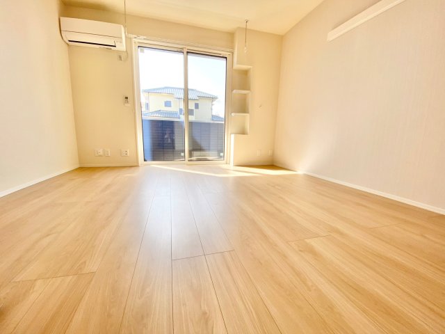 居室・リビング　※同建物同型別のお部屋