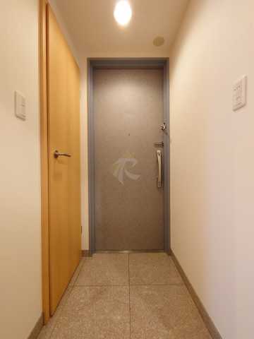 玄関　ルネ新宿御苑タワー