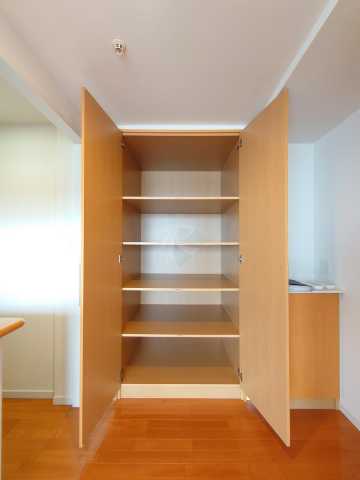 収納　ルネ新宿御苑タワー