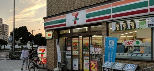 コンビニ　セブンイレブン 大阪新町4丁目店（コンビニ）まで535m