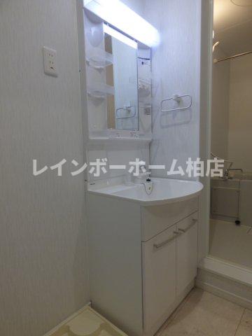 洗面設備　使いやすい独立洗面台です