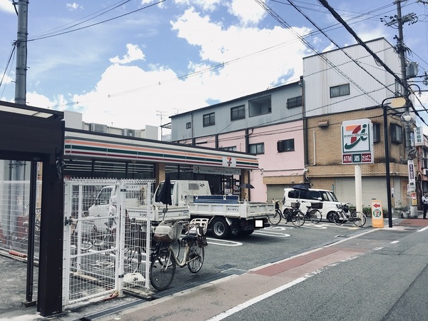 コンビニ　セブンイレブン（コンビニ）まで399m