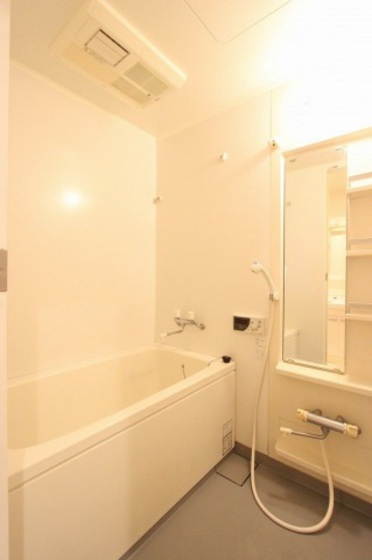 バス・シャワールーム　※別部屋の写真です