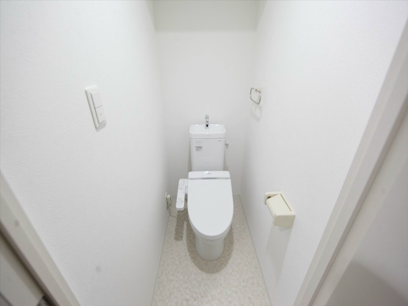 トイレ　温水洗浄便座付トイレ