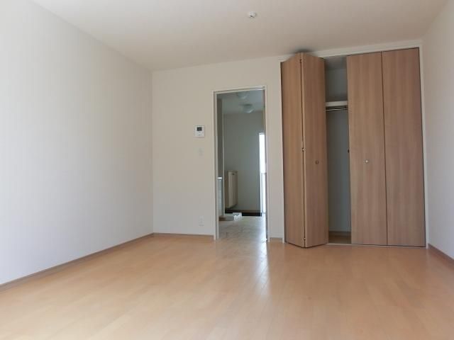 居室・リビング　広々、洋室８帖。