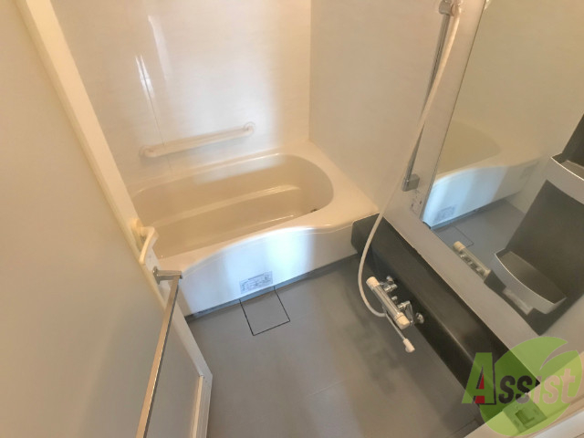 バス・シャワールーム　浴槽があるので、疲れた時はゆっくりと湯船につかりましょう。