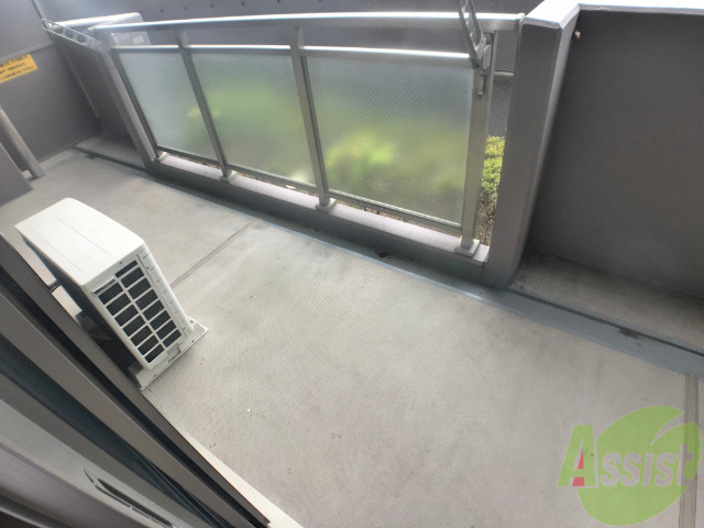 バルコニー　バルコニーも広く、日当たりも良さそうで、使いやすそうですね