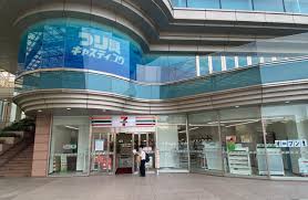 コンビニ　セブンイレブン 品川SRCビル店（コンビニ）まで632m