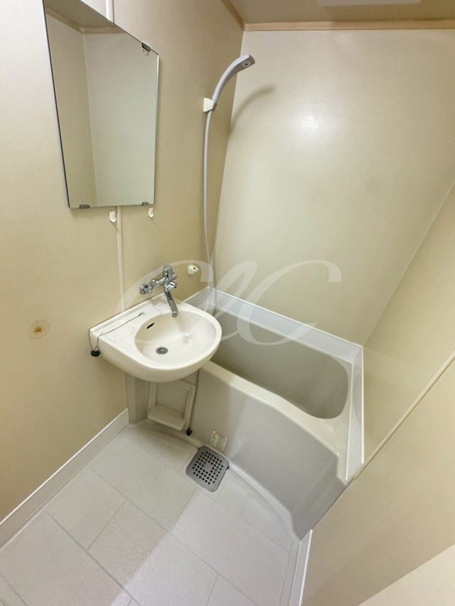 バス・シャワールーム　写真は反転タイプのものです。